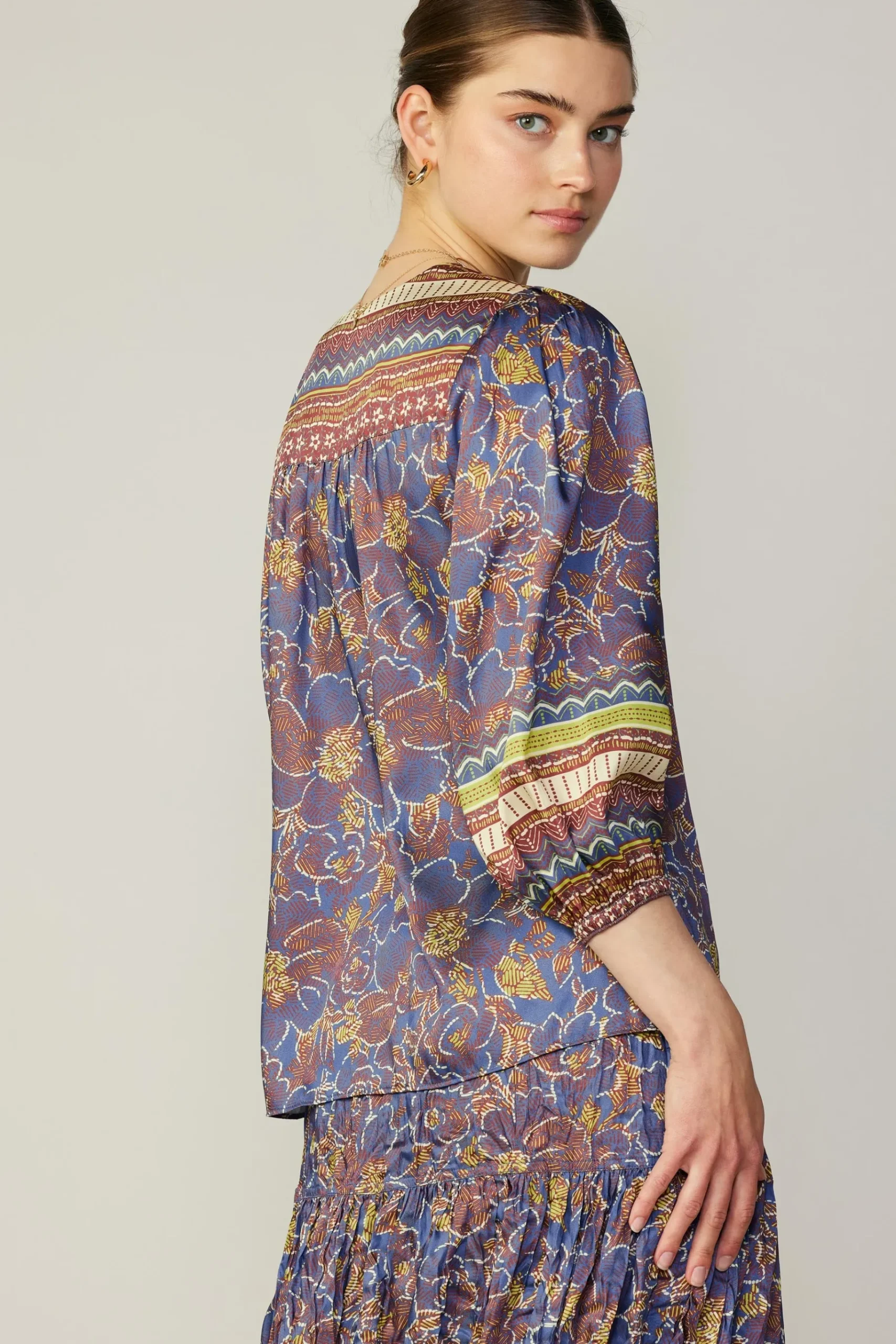 Fashion Floral Border Print Top Women Long Sleeve Tops
