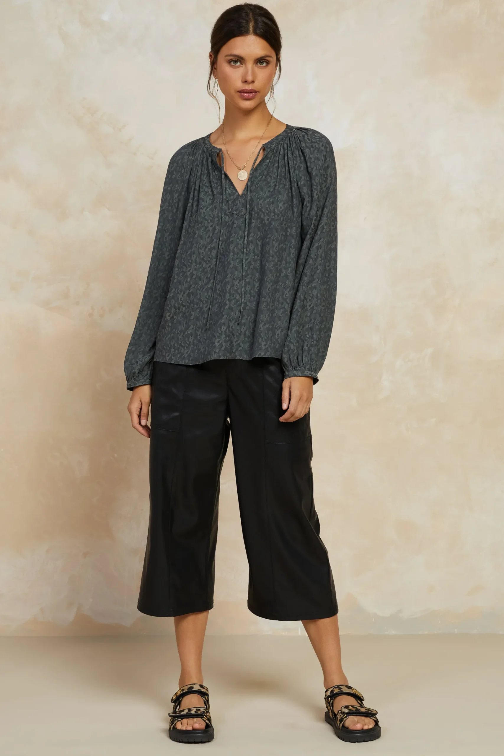 Outlet Floral Jacquard Split Neck Top Women Long Sleeve Tops