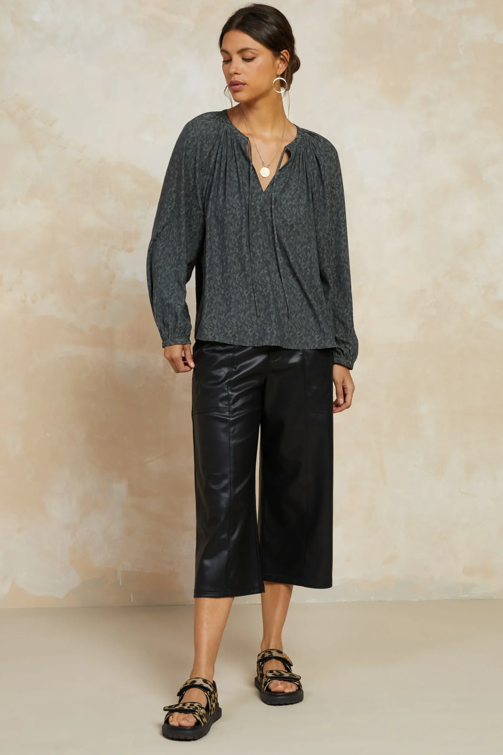 Outlet Floral Jacquard Split Neck Top Women Long Sleeve Tops